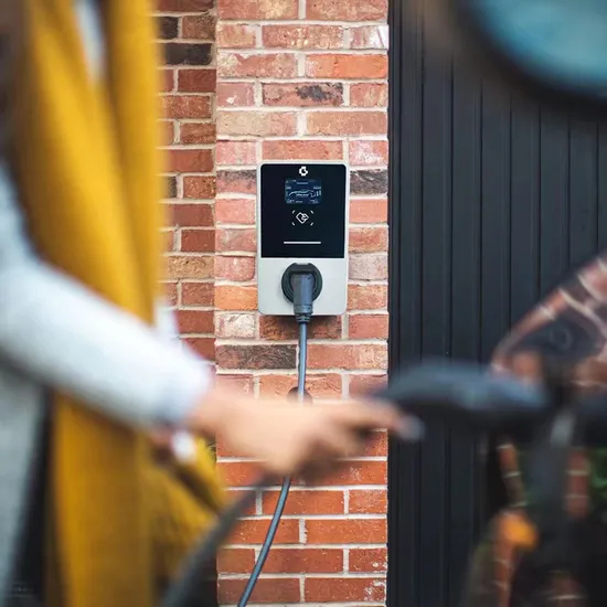 Chargeur EV avec Station de recharge de voiture solaire Wallbox Chargeur EV avec CE sans attaches pour la maison et la rue